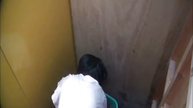 Benang sex yang panas ke samping, masukkan kembali spermanya.